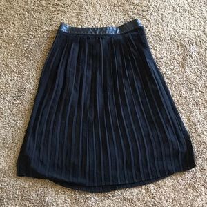 Black pleated skirt